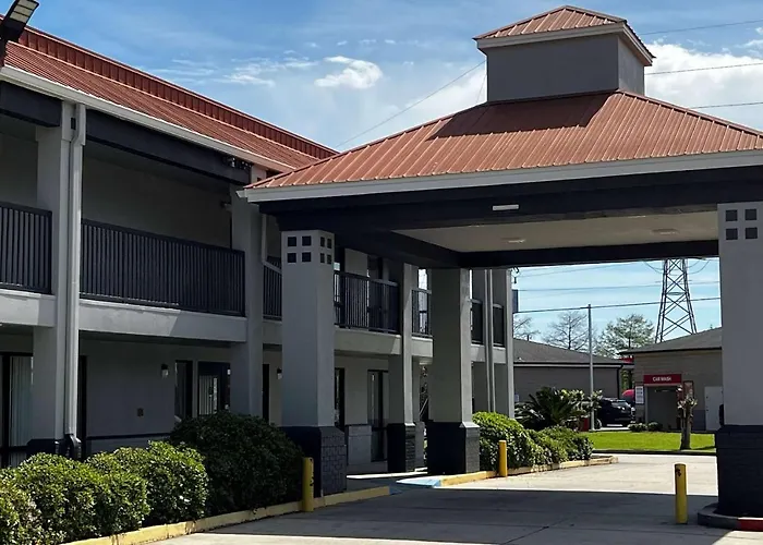 Super 8 By Wyndham Slidell
