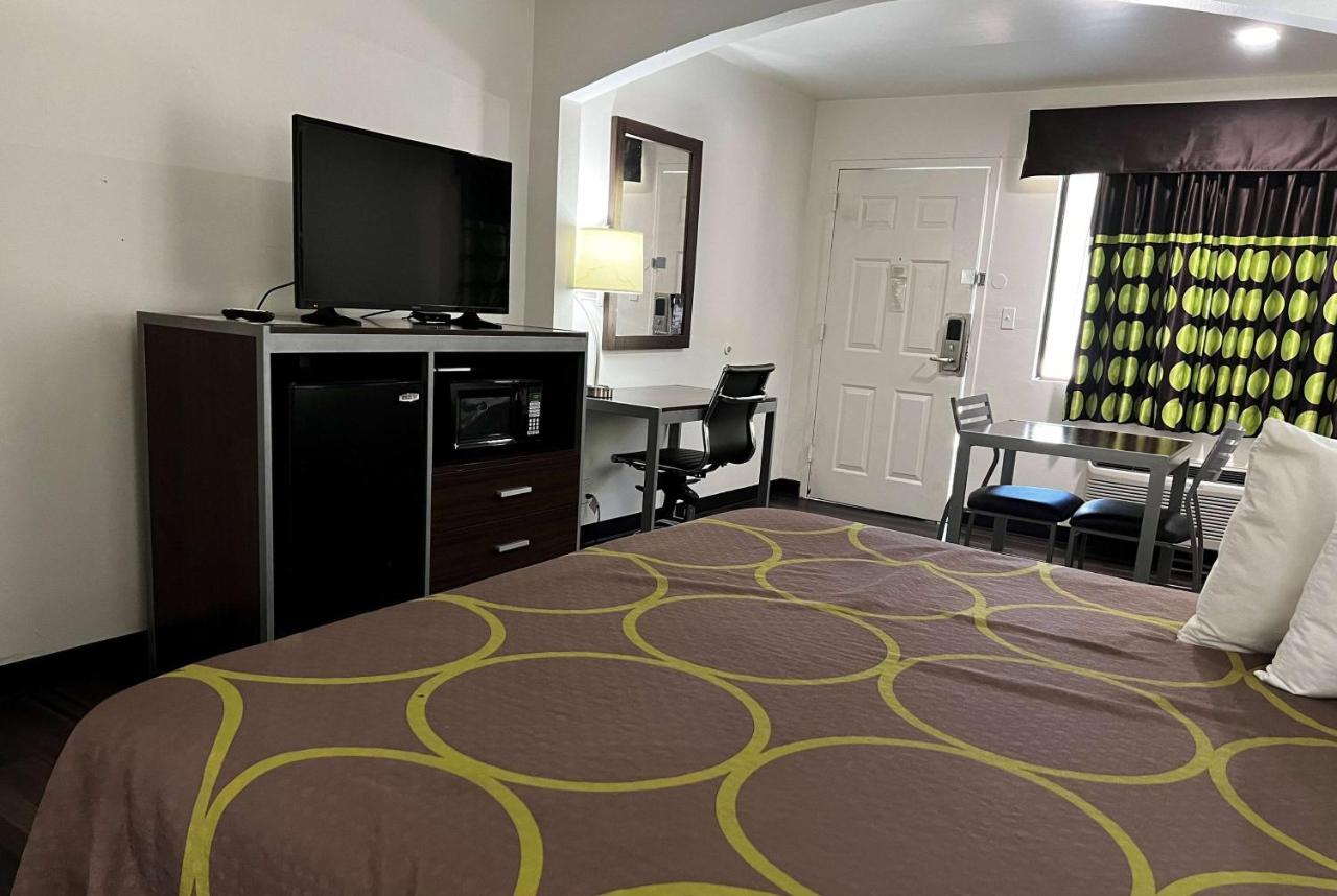 Super 8 By Wyndham Slidell