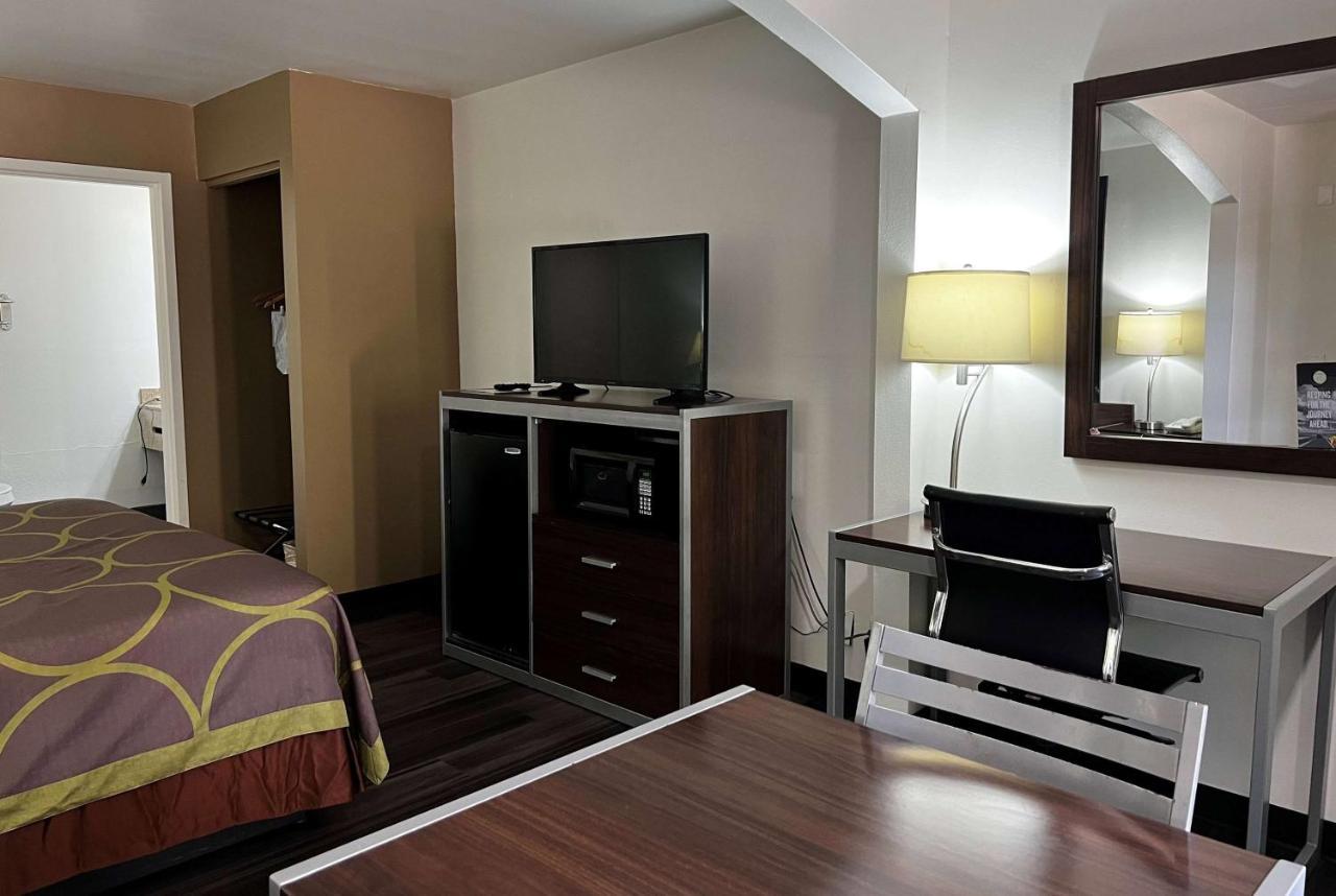 Super 8 By Wyndham Slidell